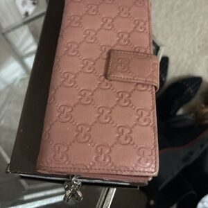 Gucci pink long wallet w/ box